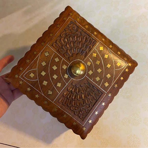 Vintage unique solid wood brass inlay ornate design keepsake box jewelry box - Picture 3 of 8